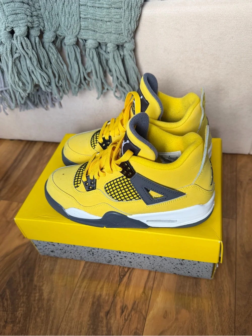Jordan 4 Retro Lightning (2021) (GS) (Size 5Y)